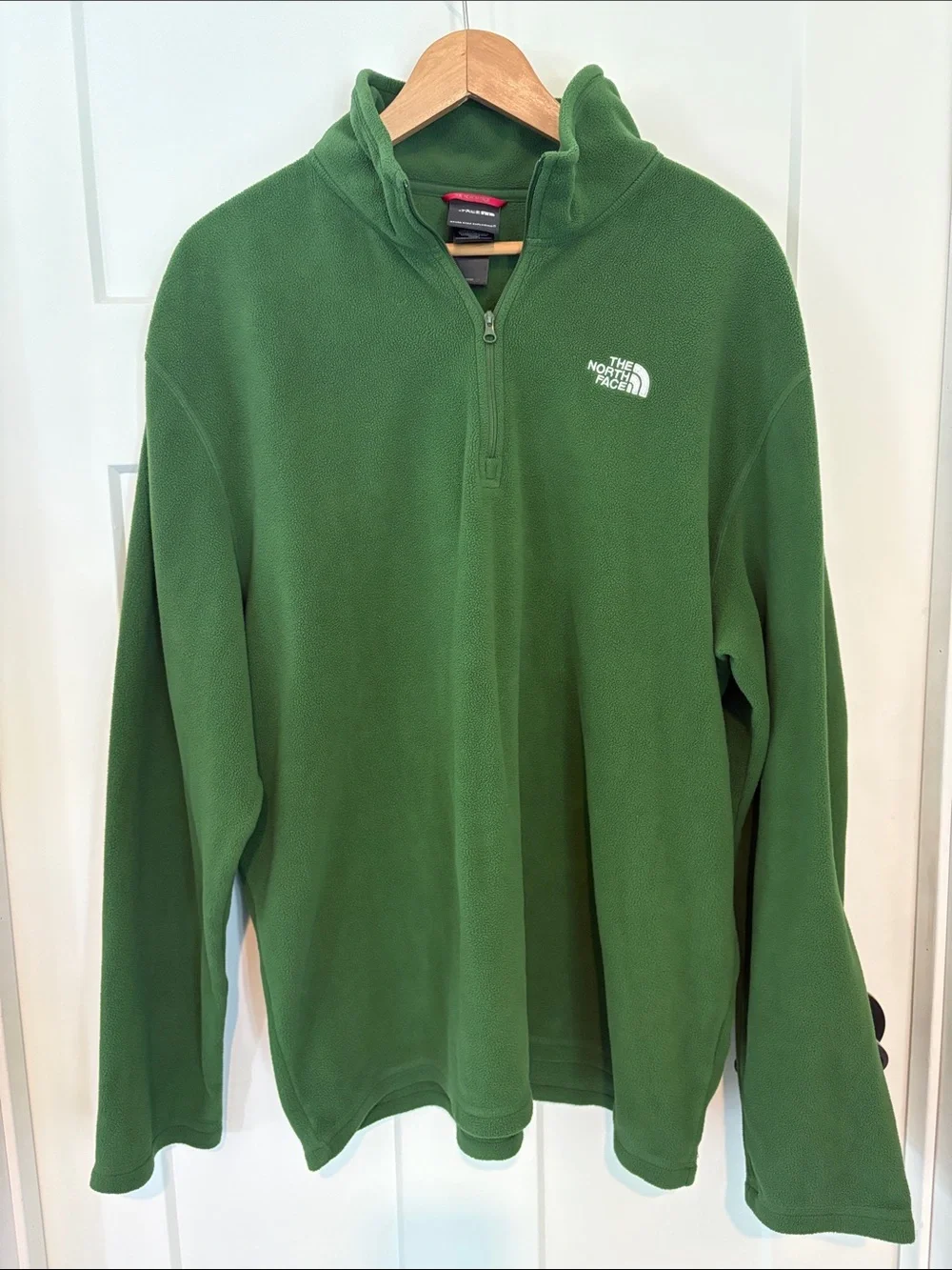 Like new North Face Men’s Green Half-Zip Fleece Pullover